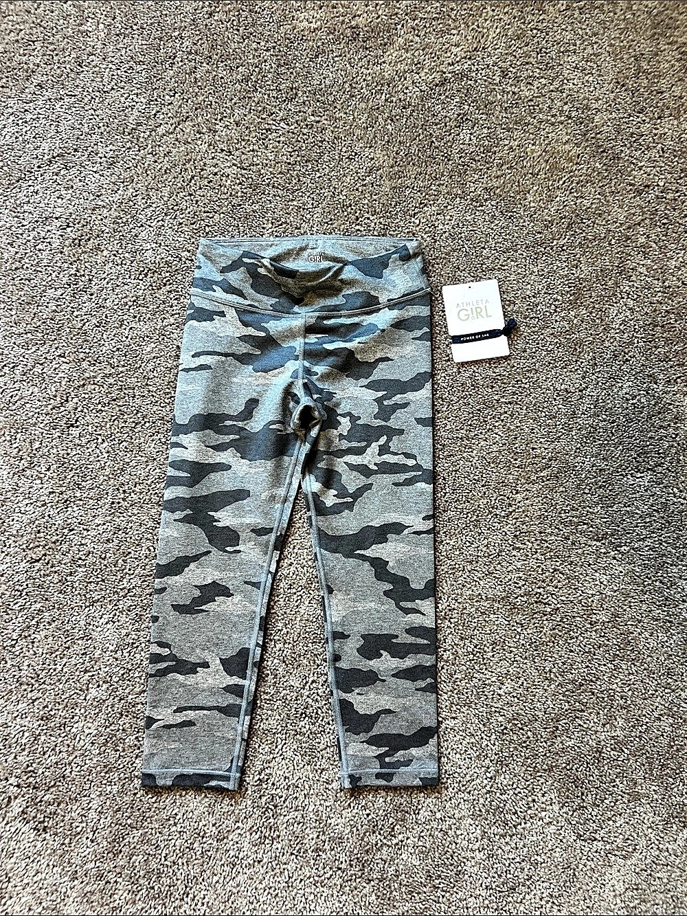 Athleta Girl Printed Chit Chat Capri Camo Capri Leggings in Gray & Black Size 12